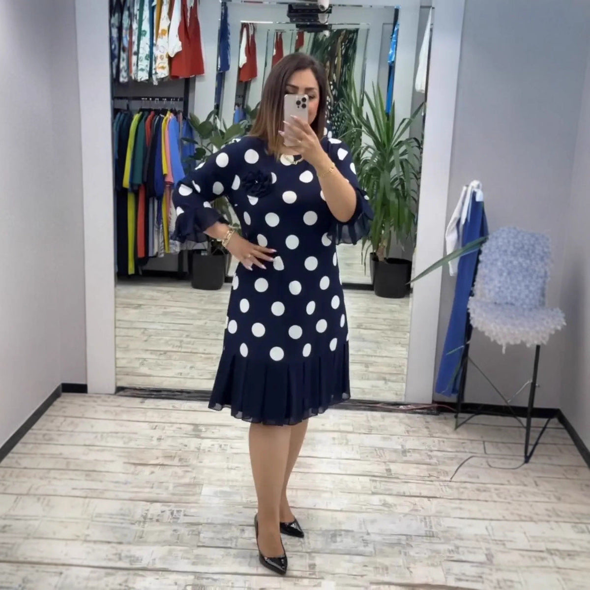 Casiva™ - Retro-inspiriertes Kleid mit Plisseerock und Ausgestellten Ärmelabschlüssen