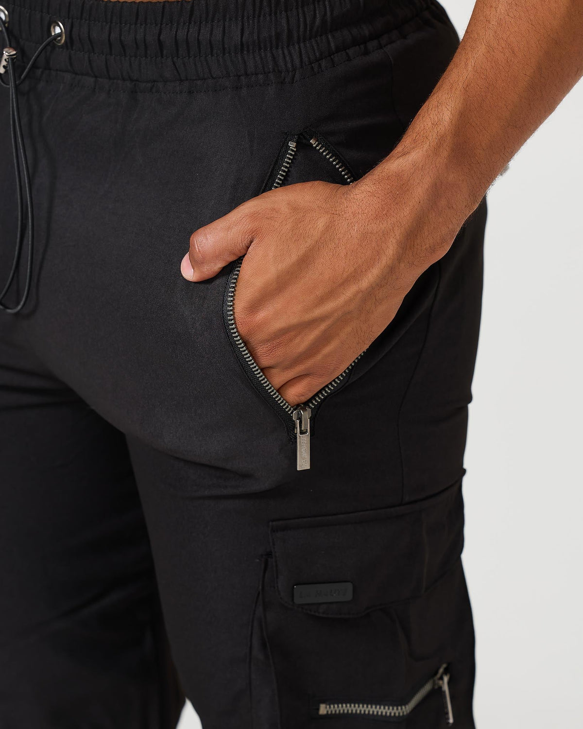 Alpenfeld | Schwarze Cargo-Hose (1 kaufen, 1 GRATIS dazu)